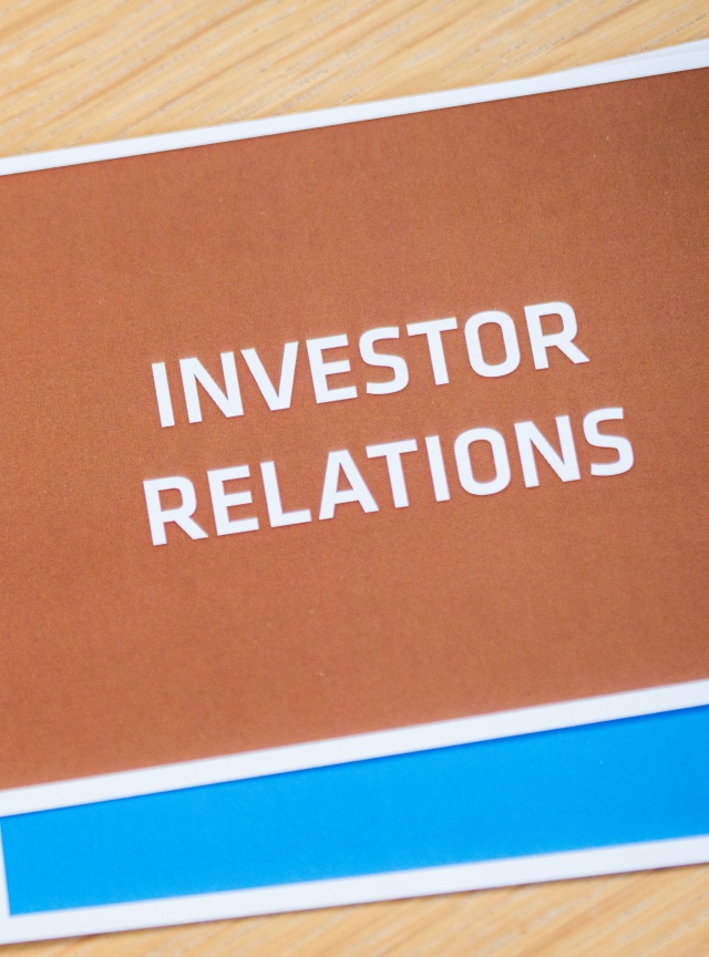 Card with the lable Investor Relations